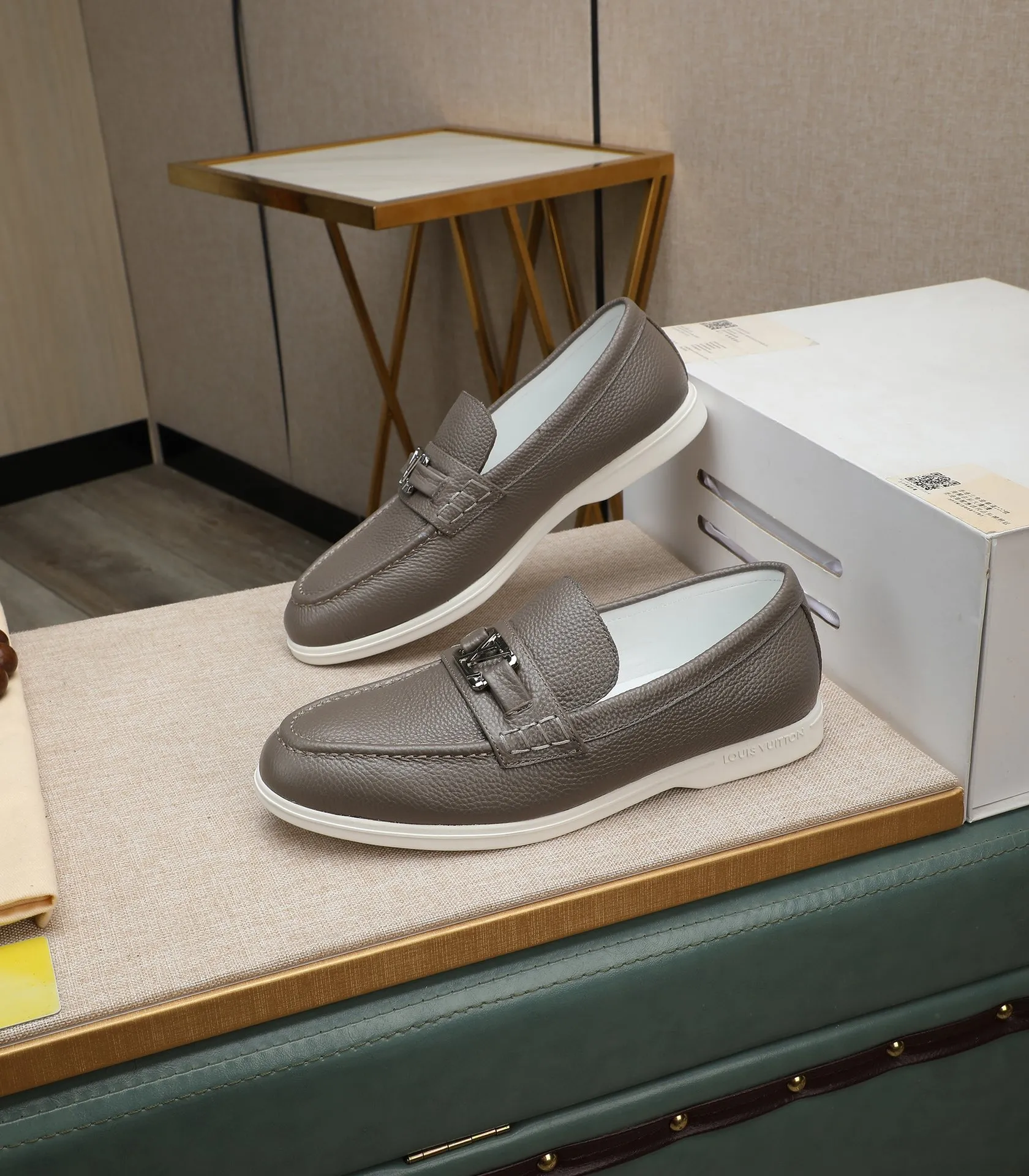 Men's shoes 💰560 📛📛【LOUIS VUITTON】Louis Vuitton 2024 official website synchronized new products 👟Milan fashion catwalk style 🇰🇾🇰🇾LV family logo, celebrity style, a must-have for fashionistas ⚠️First-layer calfskin ➕Genuine leather lining ➕Official website original version special outsole 👞Number 38-44